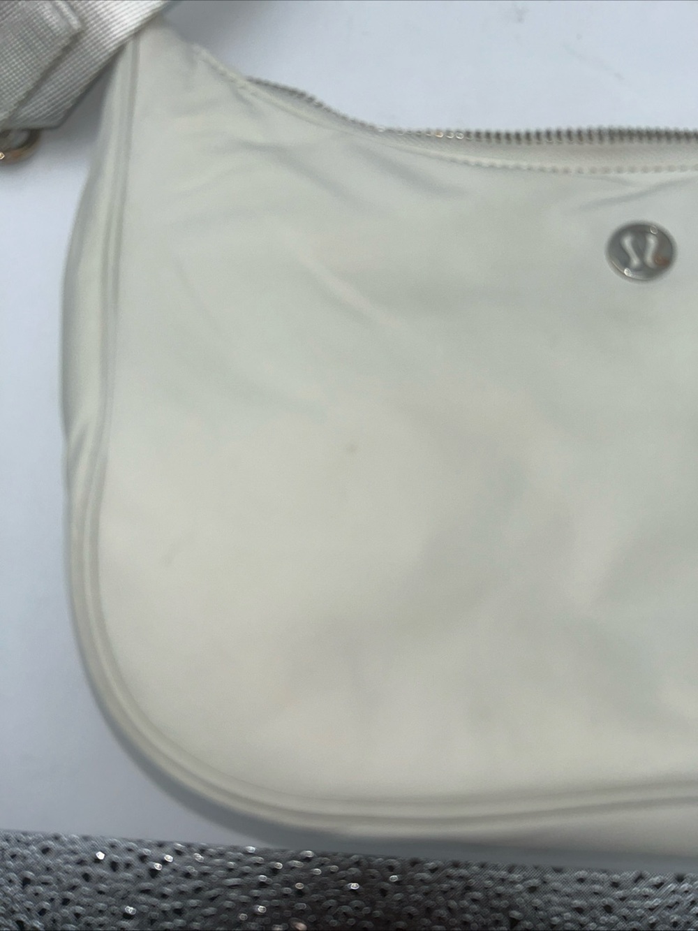 Lululemon City Essentials Small Shoulder Bag Light Ivory 3L Adjustable Strap* - Picture 3 of 4